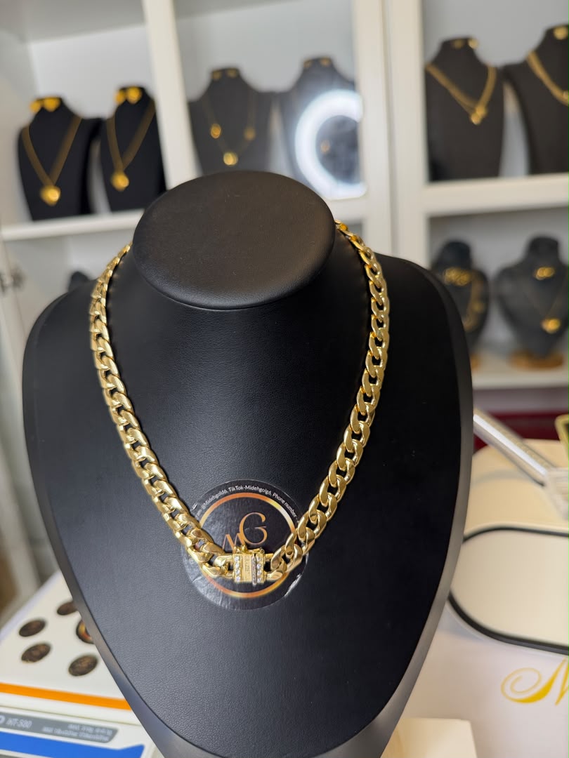18K Gold 16-Inch Cuban Necklace 18K Gold 16-Inch Cuban Necklace